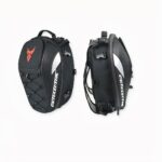 Il nostro zaino da moto impermeabile multifunzionale è un must per tutti i suoi viaggi in moto. È realizzato in tessuto Oxford di alta qualità, che lo rende estremamente resistente e facile da pulire. Questo zaino è impermeabile e quindi ideale per i viaggi in moto, in bicicletta, ecc. È anche molto leggero e può essere portato ovunque.