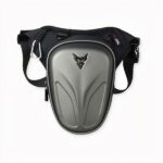 Zaino da moto con guscio rigido di alta qualità in grigio su sfondo grigio chiaro.