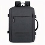 Lo zaino da viaggio ergonomico in tinta unita grigio scuro è perfetto per chi è sempre in movimento. Il suo design unico lo rende comodo da trasportare, anche quando è completamente imballato. Lo zaino è dotato di numerose tasche e scomparti, che le consentono di organizzare facilmente tutto ciò di cui ha bisogno durante gli spostamenti. Gli spallacci sono regolabili, in modo da poter adattare la borsa alla forma del suo corpo. Il colore grigio scuro semplice è perfetto per coloro che desiderano uno zaino discreto che non si faccia notare.
