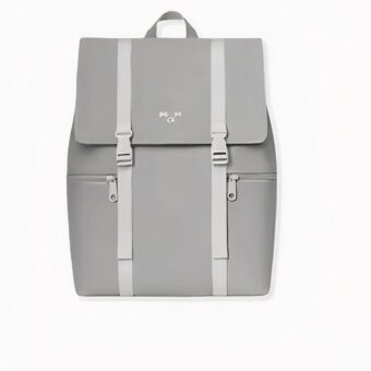 Sta cercando uno zaino per computer elegante e pratico che mantenga la sua attrezzatura al sicuro e all'asciutto? Non cerchi oltre l'ergonomico zaino porta computer impermeabile grigio. Questo zaino presenta un elegante design grigio e un esterno resistente all'acqua che proteggerà i suoi effetti personali dagli elementi. Lo zaino presenta anche un design ergonomico che distribuisce il peso della sua attrezzatura in modo uniforme, rendendolo più comodo da trasportare. Grazie all'ampio spazio per riporre tutta la sua attrezzatura, lo zaino per computer grigio, ergonomico e impermeabile, è la scelta perfetta per ogni professionista in movimento.