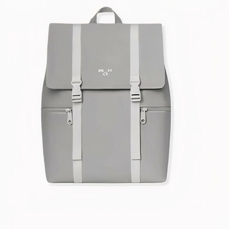 Sta cercando uno zaino per computer elegante e pratico che mantenga la sua attrezzatura al sicuro e all'asciutto? Non cerchi oltre l'ergonomico zaino porta computer impermeabile grigio. Questo zaino presenta un elegante design grigio e un esterno resistente all'acqua che proteggerà i suoi effetti personali dagli elementi. Lo zaino presenta anche un design ergonomico che distribuisce il peso della sua attrezzatura in modo uniforme, rendendolo più comodo da trasportare. Grazie all'ampio spazio per riporre tutta la sua attrezzatura, lo zaino per computer grigio, ergonomico e impermeabile, è la scelta perfetta per ogni professionista in movimento.
