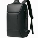 Le presentiamo lo Zaino Ergonomico Deluxe in nero, lo zaino ideale per i professionisti in movimento. Questo zaino è stato progettato pensando al suo comfort e al suo benessere, con spallacci ergonomici e un pannello posteriore traspirante per mantenerla comoda anche quando trasporta un carico pesante. Inoltre, l'ampio scomparto principale e le molteplici tasche organizzative le consentono di tenere tutti gli elementi essenziali a portata di mano, sia che si stia recando in ufficio o che stia viaggiando per lavoro. Se sta cercando uno zaino che si adatti al suo stile di vita attivo o che la aiuti a rimanere organizzata durante gli spostamenti, lo Zaino Ergonomico Deluxe in nero è la scelta perfetta.