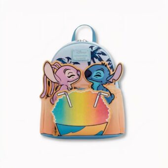 Zaino blu e beige con i personaggi Stitch e Angel che sorseggiano un cocktail sulla spiaggia, su uno sfondo grigio chiaro
