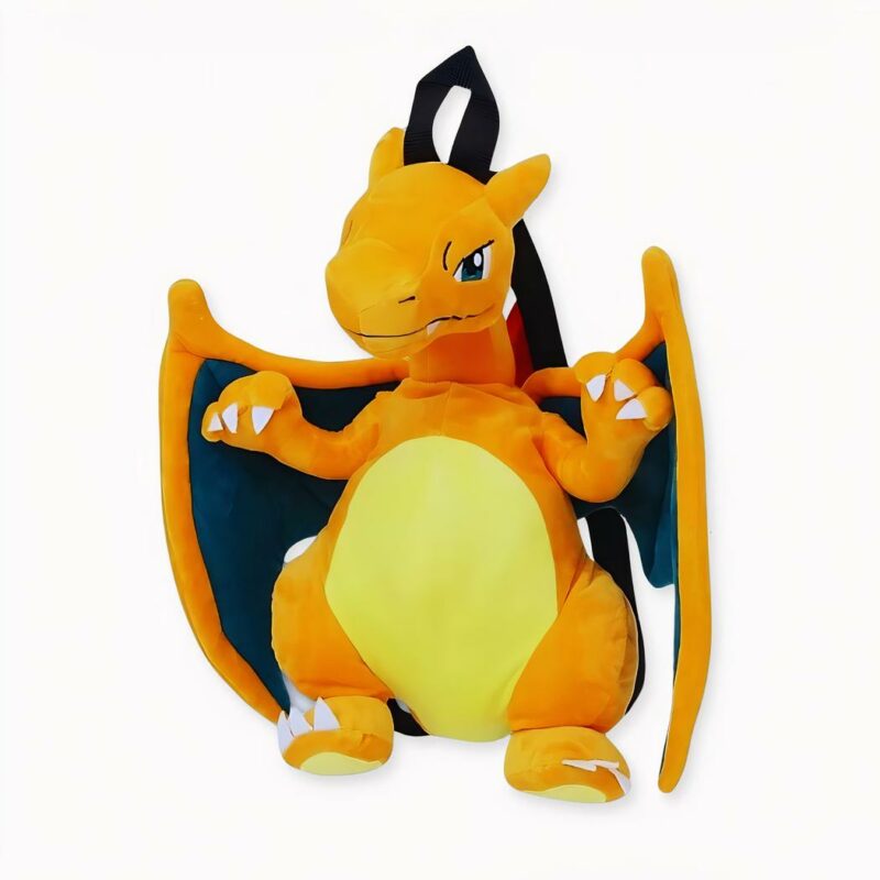 Peluche pokemon drago giallo con ali su uno sfondo bianco sporco