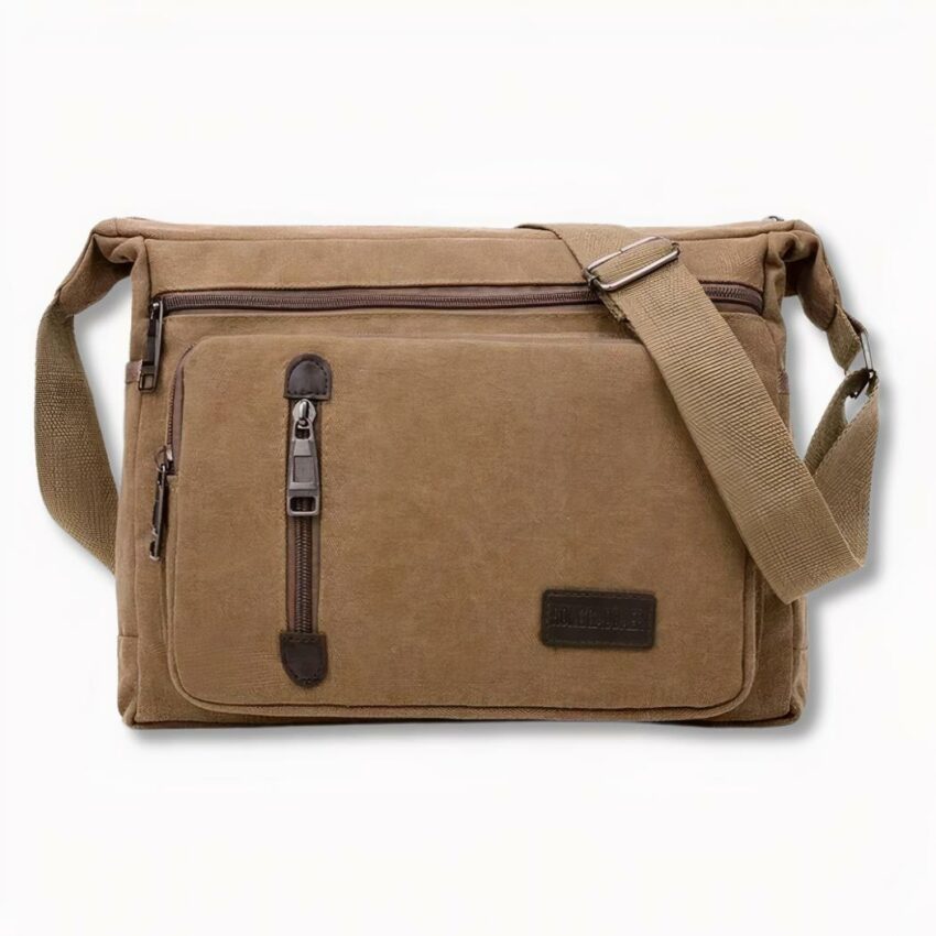 Borsa a tracolla casual da uomo, beige marrone, su sfondo grigio chiaro