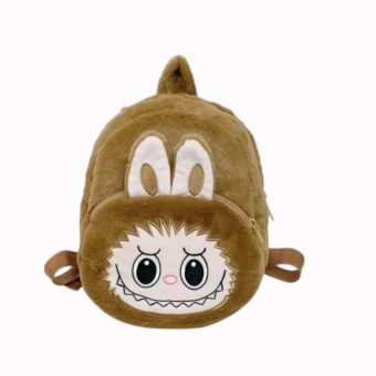 Zaino Labubu in peluche beige scuro con il viso di Labubu sulla tasca frontale e orecchie 3D.