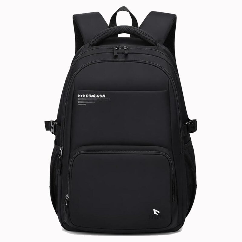 IMG_08_26_sac_dos_scolaire_enfant_ergonomique_style_minimaliste_1.jpg Un sac à dos scolaire enfant ergonomique style minimaliste noir avec plusieurs poches zippées, bretelles rembourrées et dos renforcé, posé sur fond blanc.